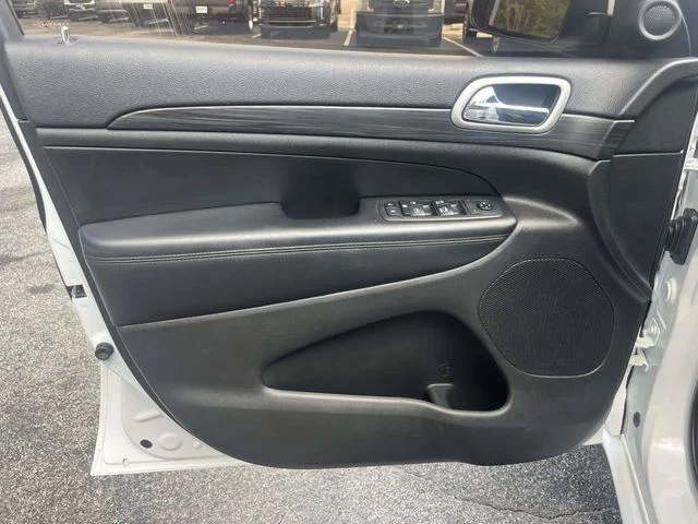 Used 2020 White Jeep Altitude image 18