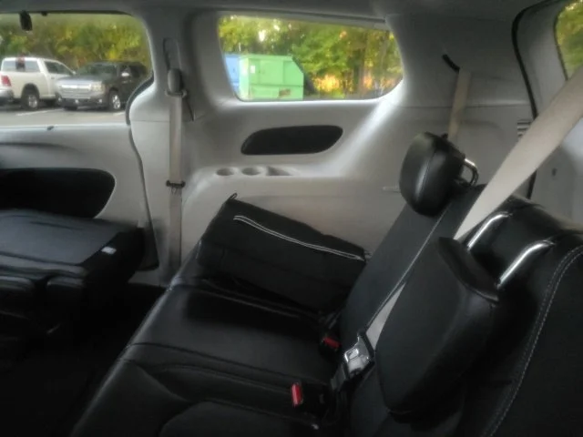 Used 2024 Silver Chrysler Touring L image 6