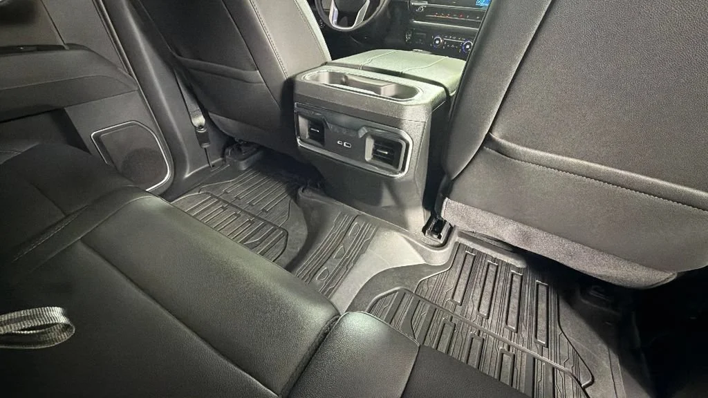 Used 2026 Downpour Metallic GMC Elevation image 32