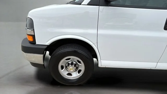 Used 2024 White Chevrolet LT image 28