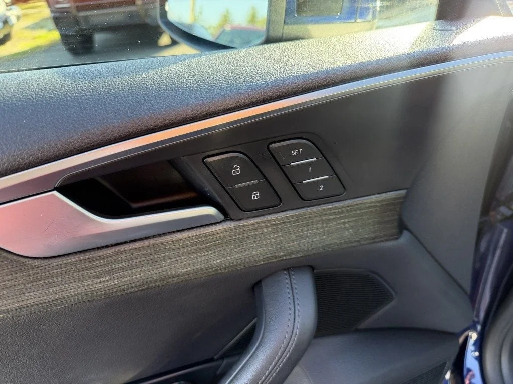 Used 2019 Navarra Blue Metallic Audi  image 10