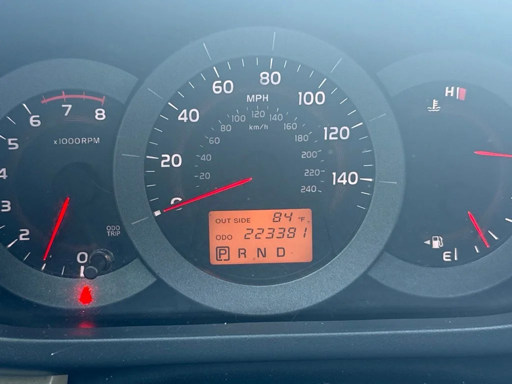 Used 2008  Toyota Limited image 2