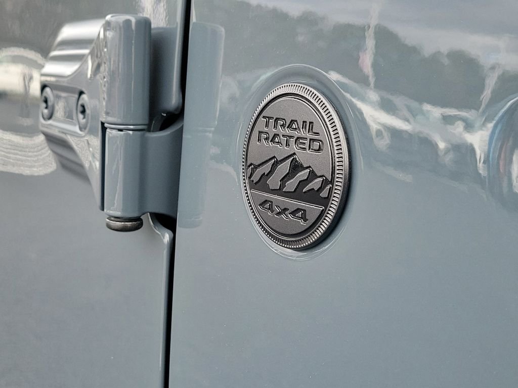 New 2025 Anvil Clear-Coat Exterior Paint Jeep Sport S image 39