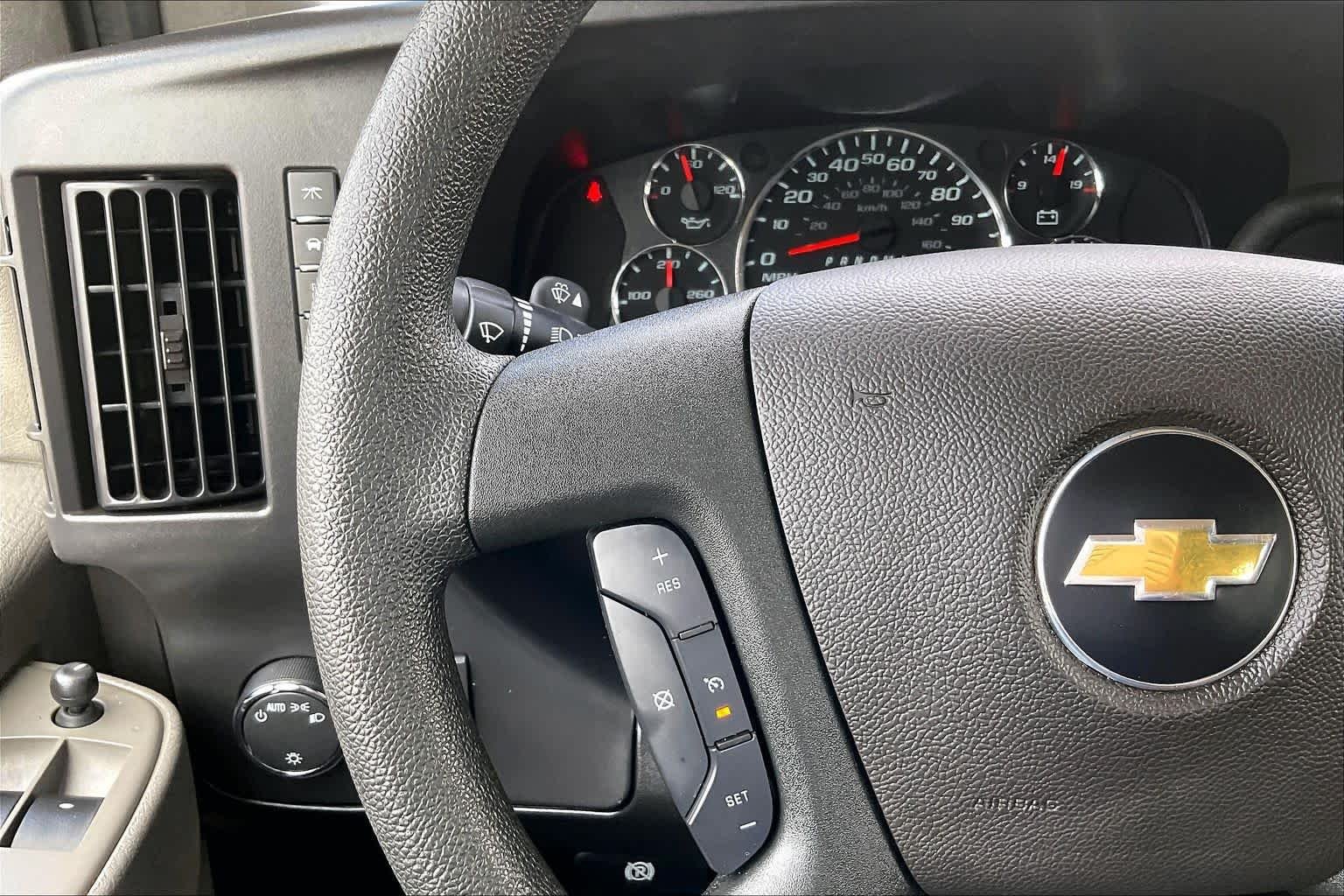 Used 2025 Summit White Chevrolet  image 19