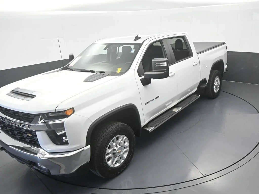 Used 2022 Summit White Chevrolet LT image 41