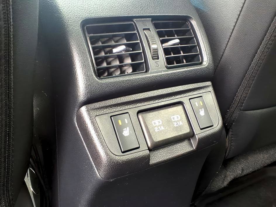 Used 2019 Ice Silver Metallic Subaru Limited image 11