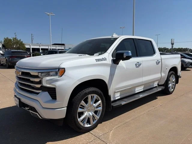 Used 2023 IRIDESCENT PEARL TRICOAT Chevrolet High Country image 8