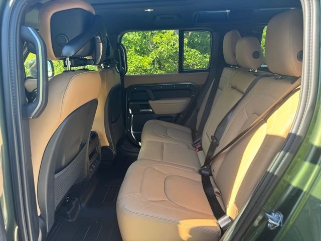 New 2026 Woolstone Green Land Rover X-Dynamic SE image 13