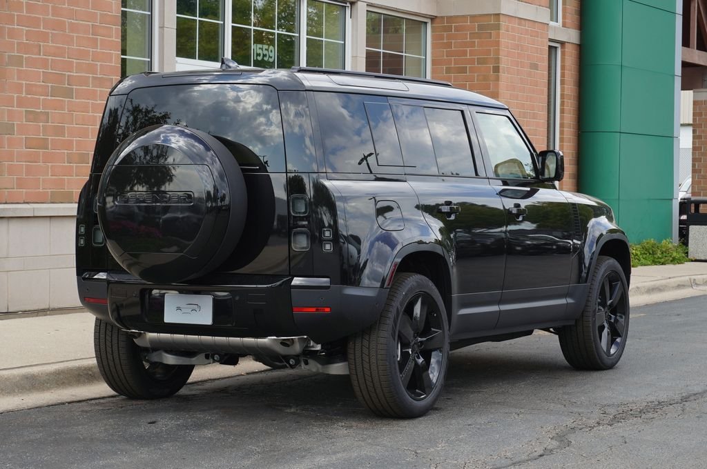 New 2026 Santorini Black Land Rover S image 6