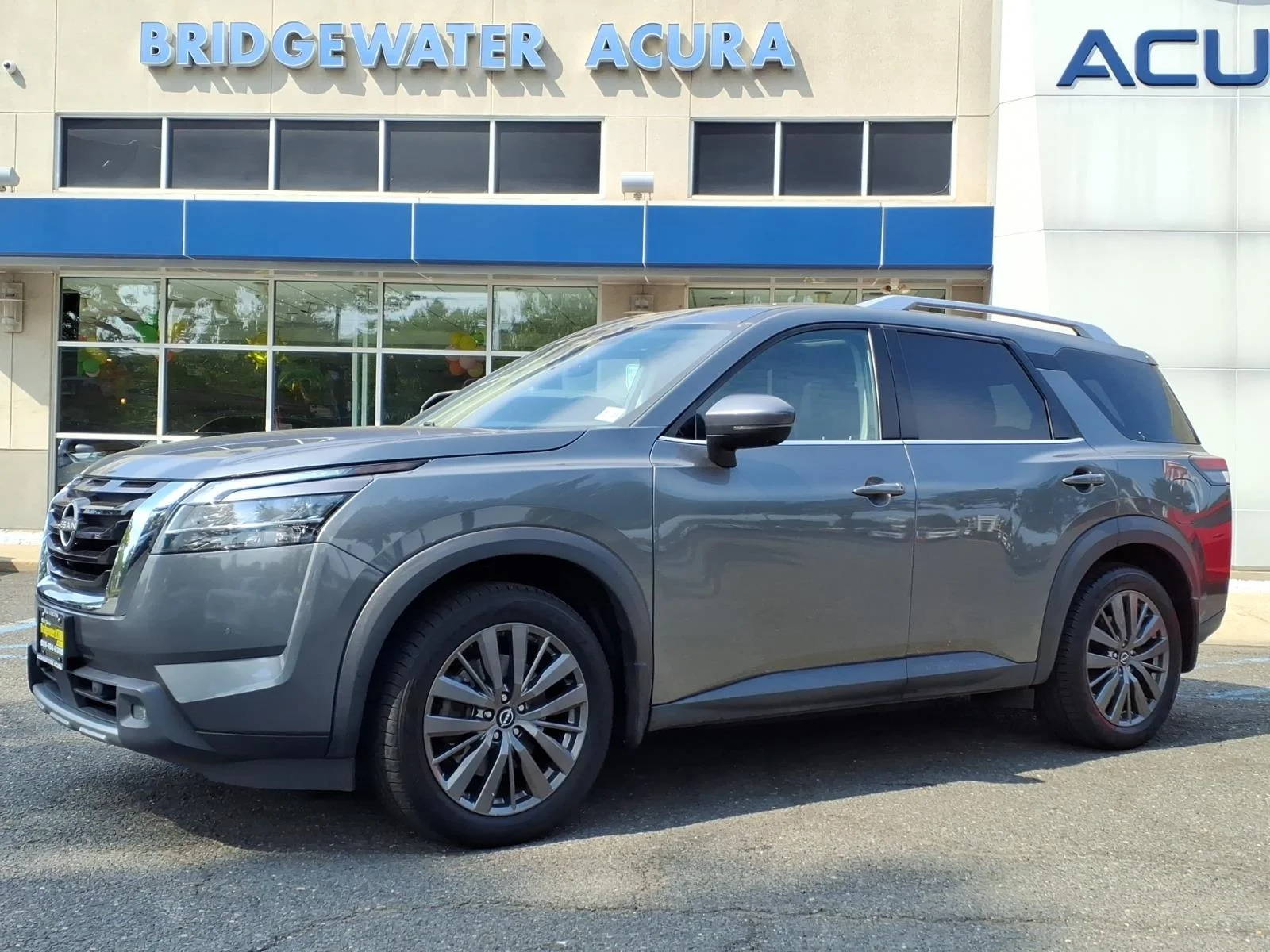 Used 2022 Gun Metallic (kad) Nissan SL image 1
