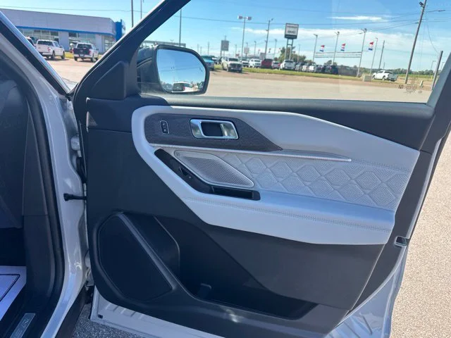 New 2027 Avalanche Gray Ford Platinum™ image 11