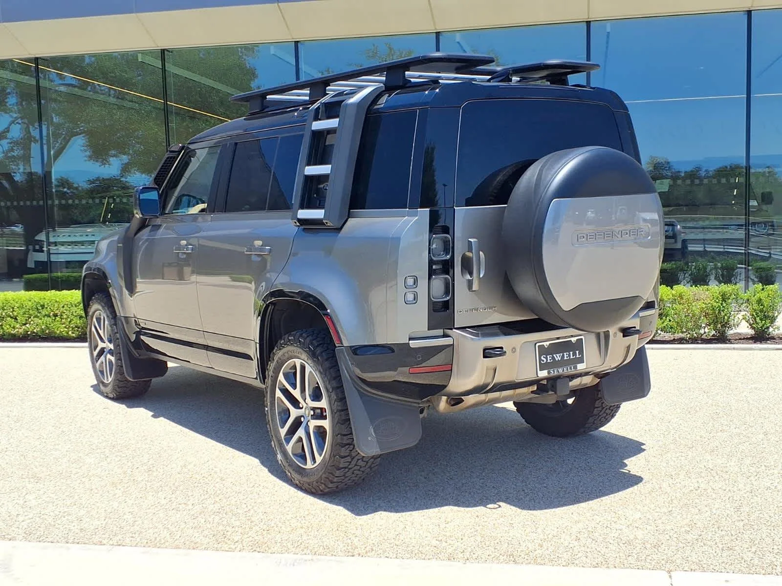 Used 2021 Silicon Silver Premium Metallic Land Rover X image 5