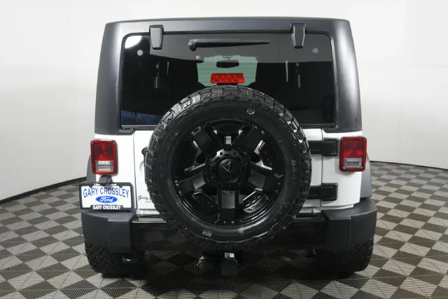 Used 2015 Bright White Clearcoat Jeep Sport image 4