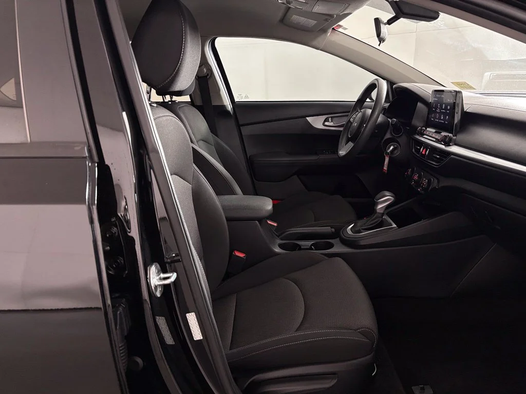 Used 2023 Black Kia LXS image 38
