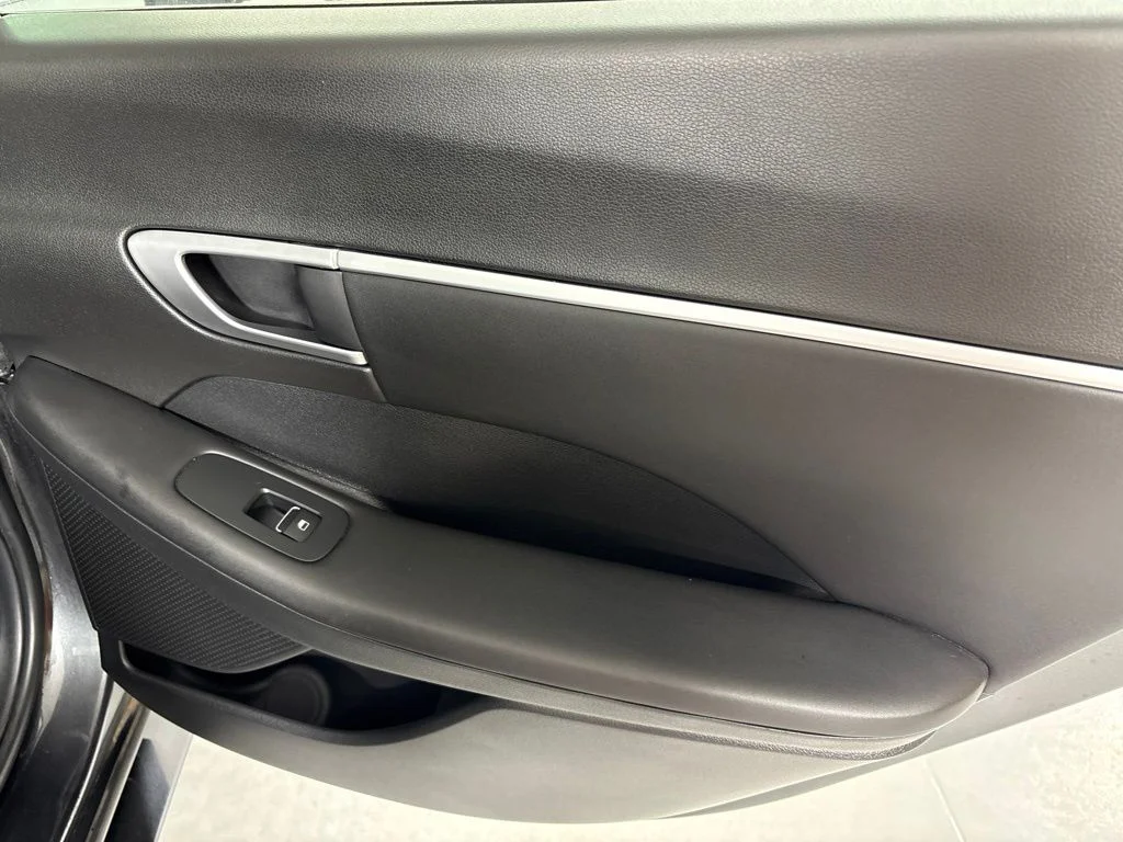 Used 2025 Gray Hyundai SEL image 13