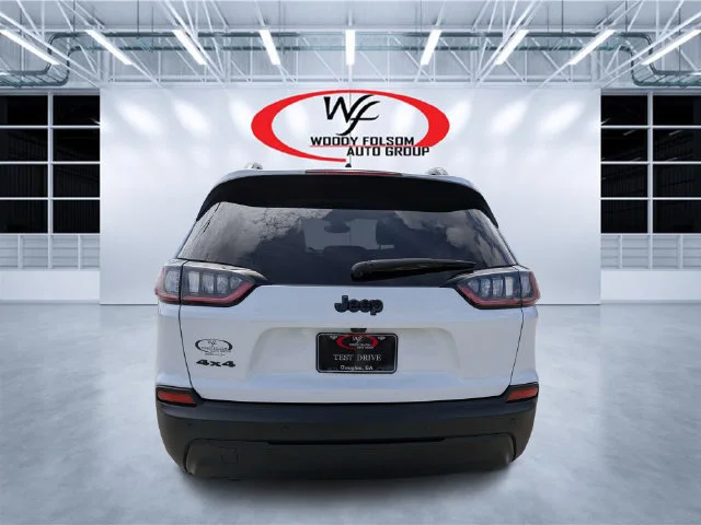 Used 2023 White Jeep Altitude image 4
