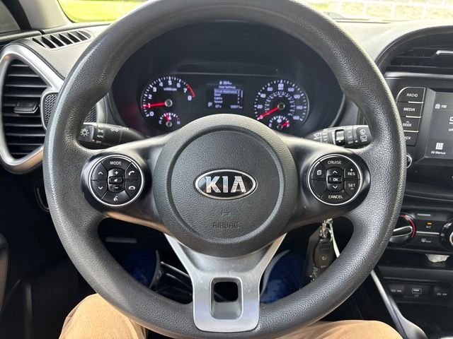 Used 2020 Black Kia S image 18