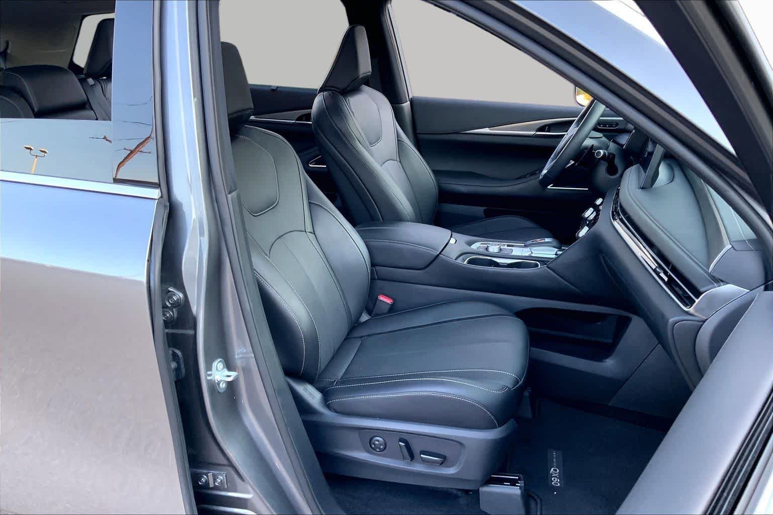 Used 2026 Graphite Shadow INFINITI LUXE image 8