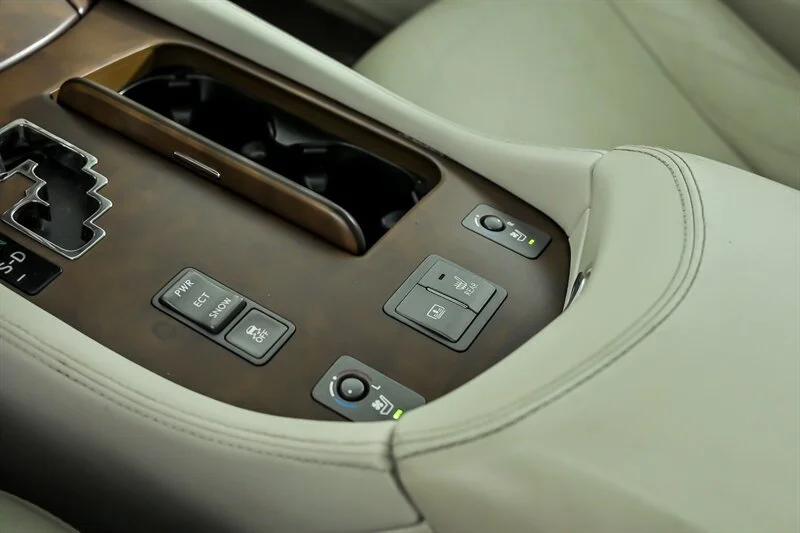 Used 2012 Obsidian Lexus  image 29