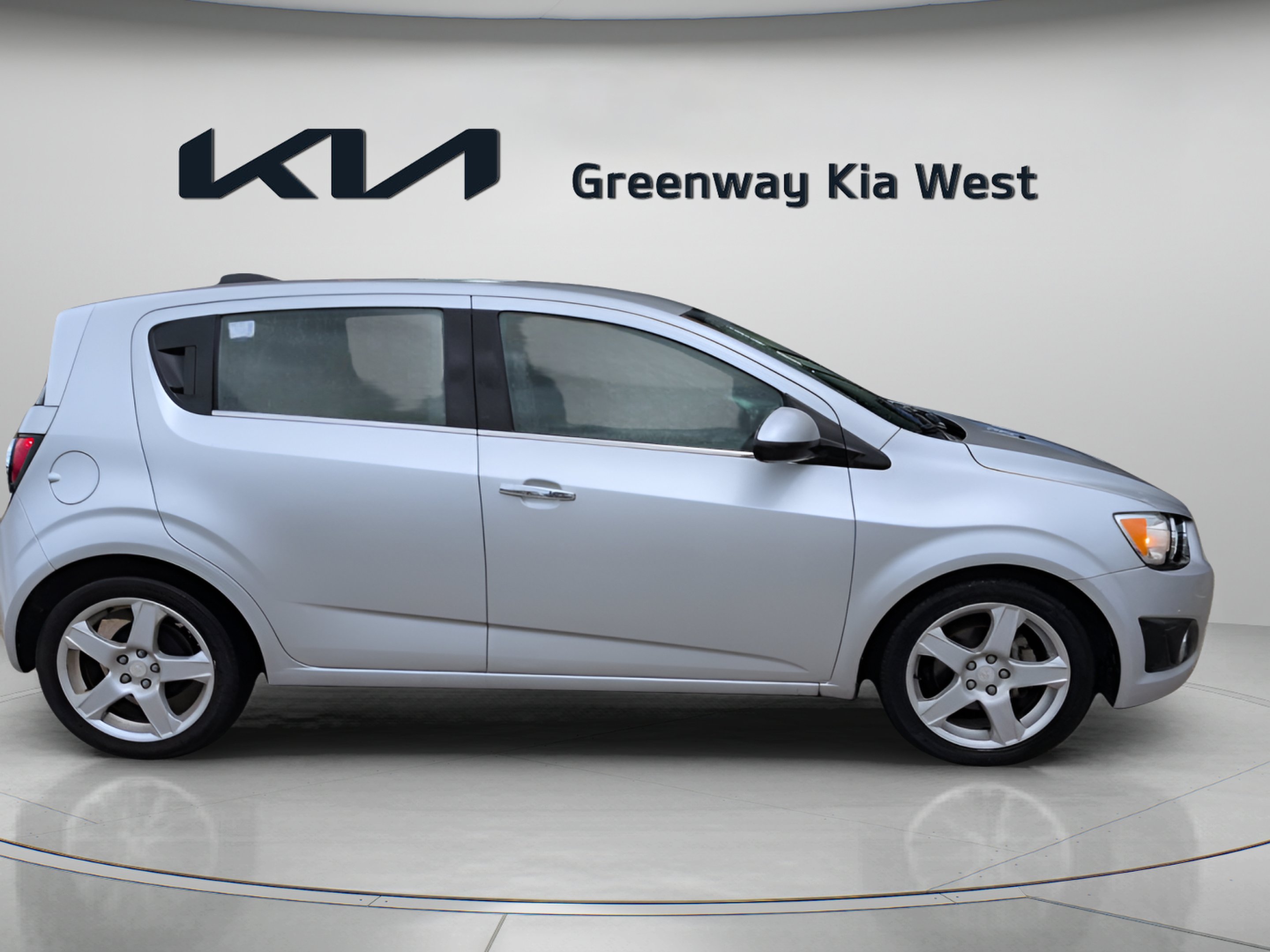 Used 2016 Silver Ice Metallic Chevrolet LTZ image 7