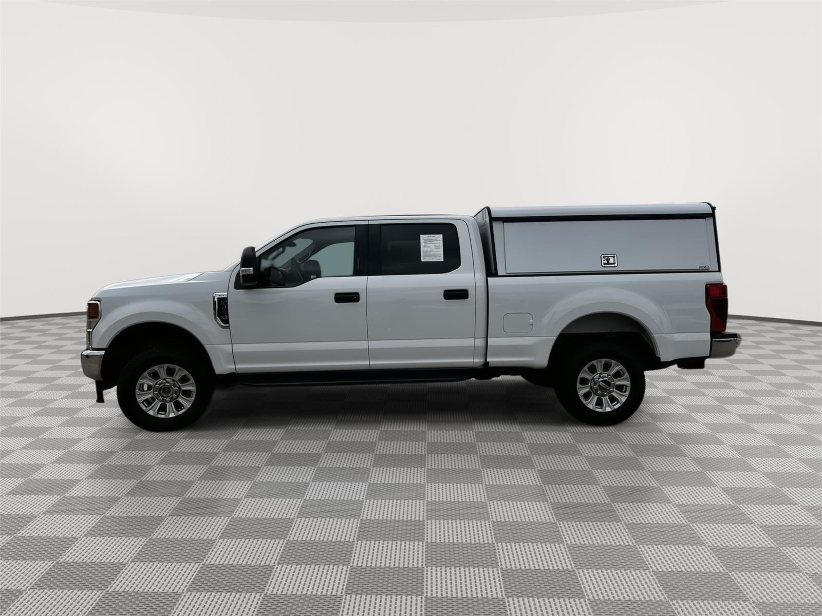 Used 2022 Oxford White Ford XLT image 3