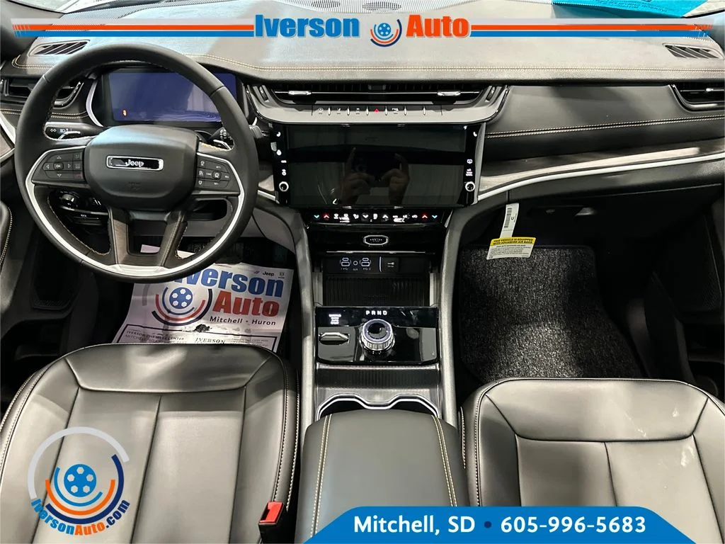 New 2026 Silver Zynith Exterior Paint Jeep Limited image 25
