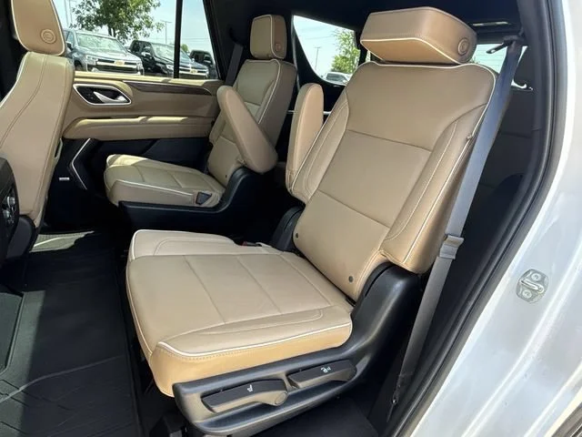 Used 2023 Iridescent Pearl Tricoat Chevrolet Premier image 30