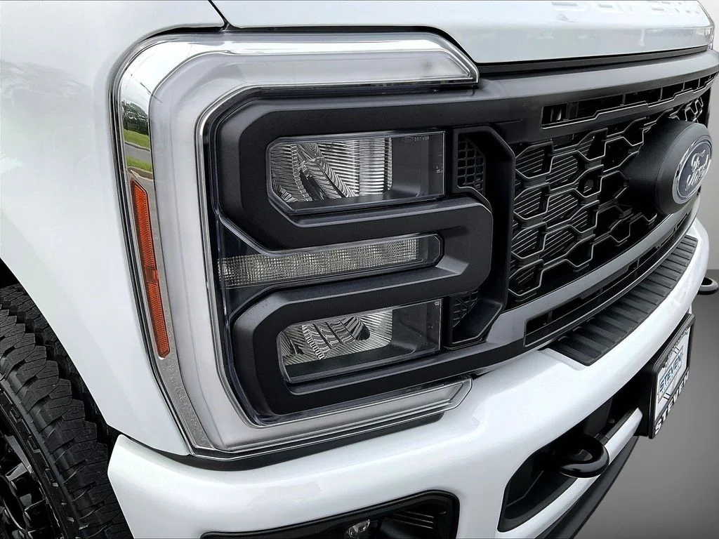 New 2026 Oxford White Ford F-250® XL image 30