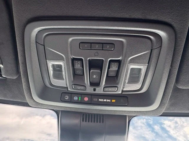 Used 2025 White GMC Denali Ultimate image 40