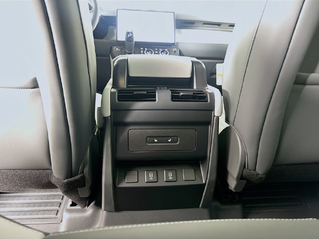 Used 2026 Green Land Rover S image 24