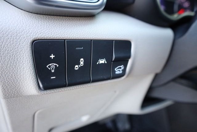 Used 2020 Sparkling Silver Kia EX image 18