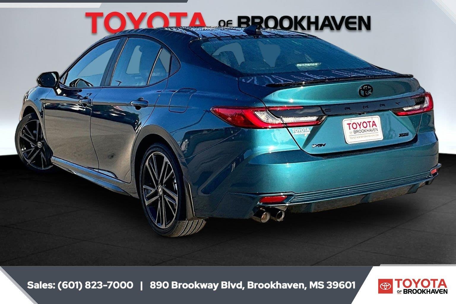 New 2026 Ocean Gem with Midnight Black Metallic roof Toyota XSE image 3