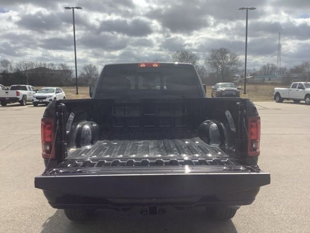New 2026 Diamond Black Crystal Pearl-Coat Exterior Paint RAM Tradesman image 10