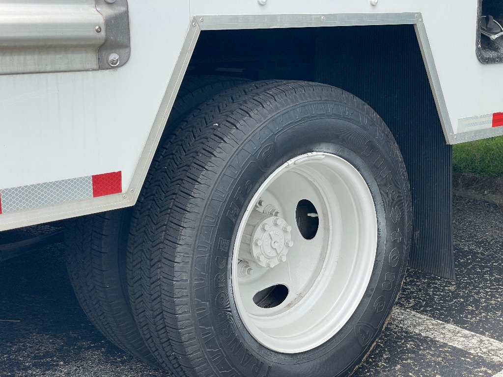 Used 2019 OXFORD WHITE Ford Base image 7