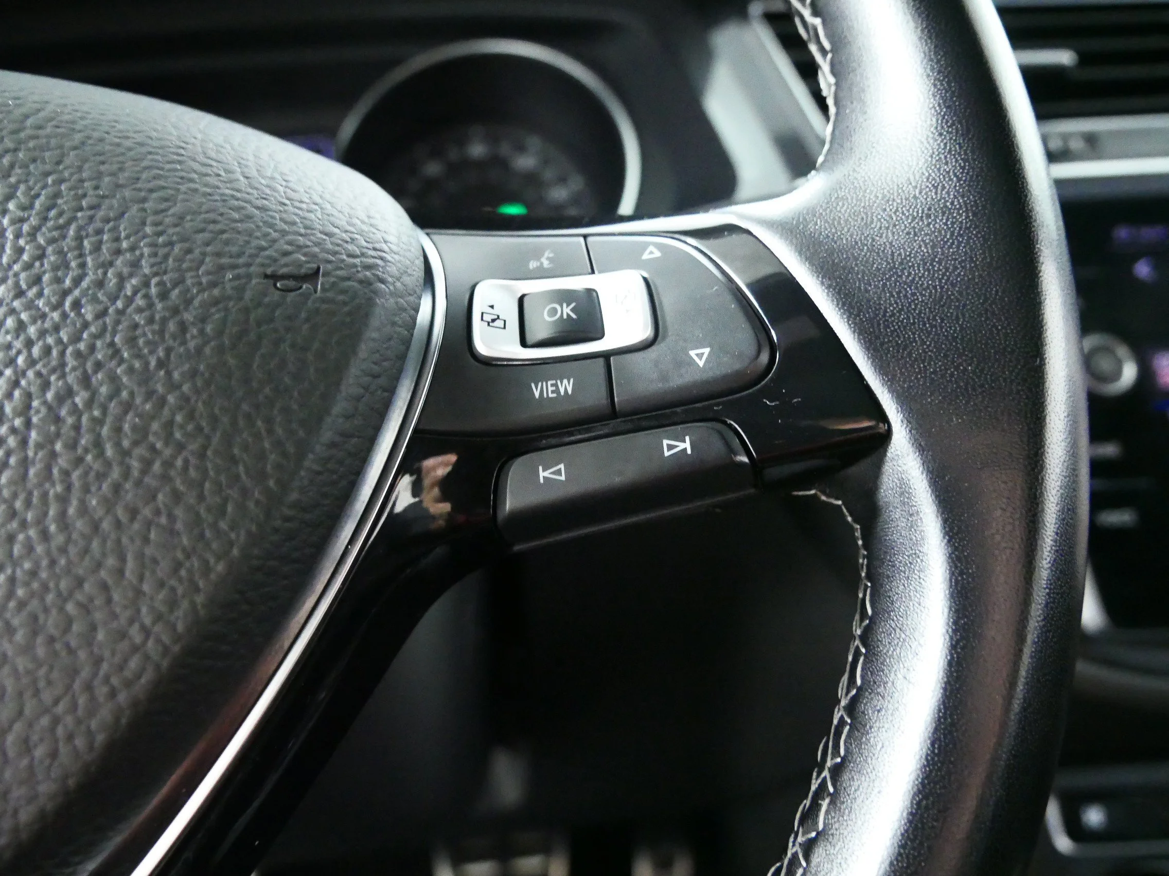 Used 2021 Pure White Volkswagen SE R-Line Black image 28