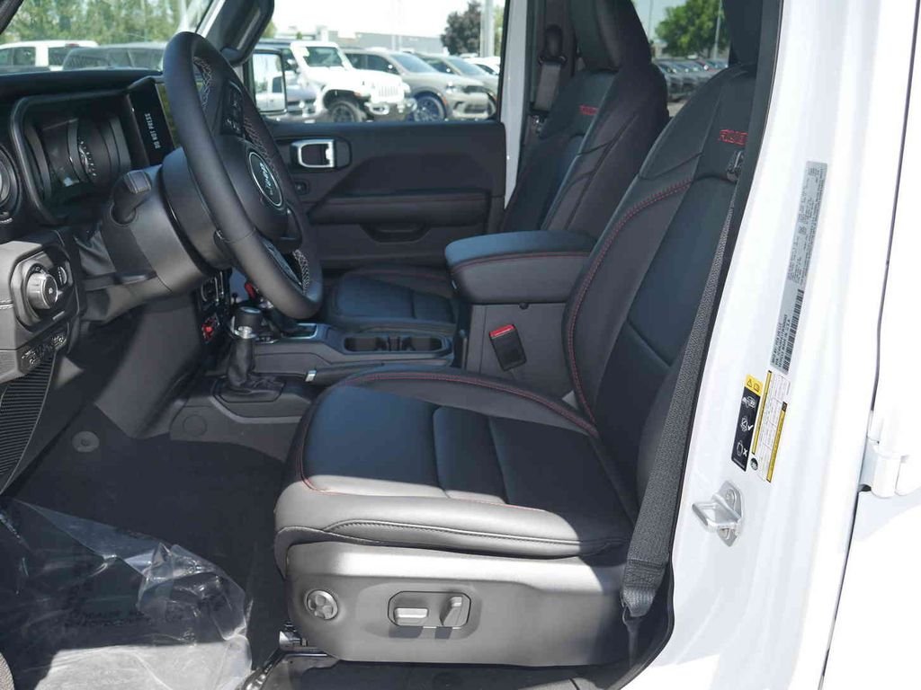 New 2026 Bright White Clear-Coat Exterior Paint Jeep  image 26