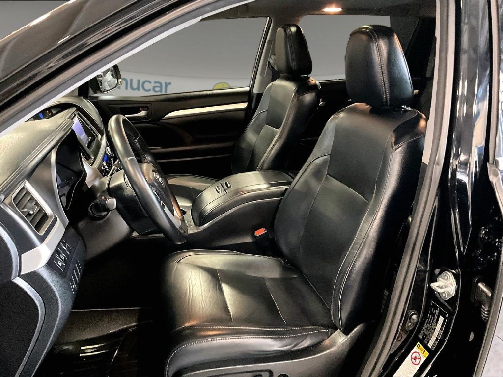 Used 2017 Black Toyota XLE image 10