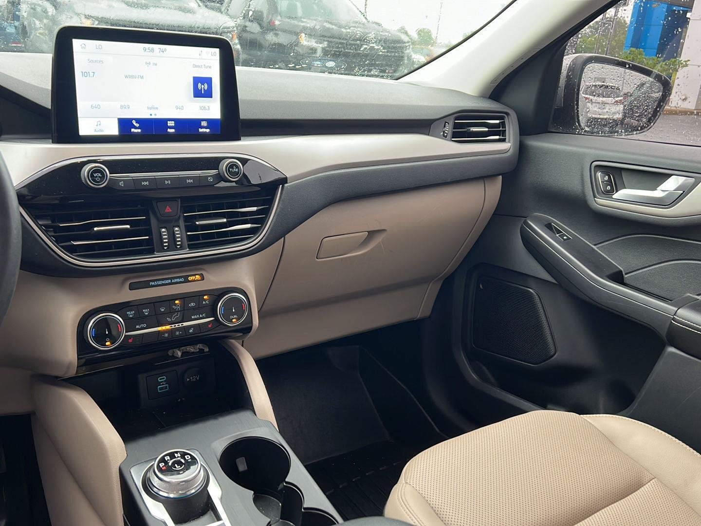 Used 2022 Iconic Silver Ford SEL image 9
