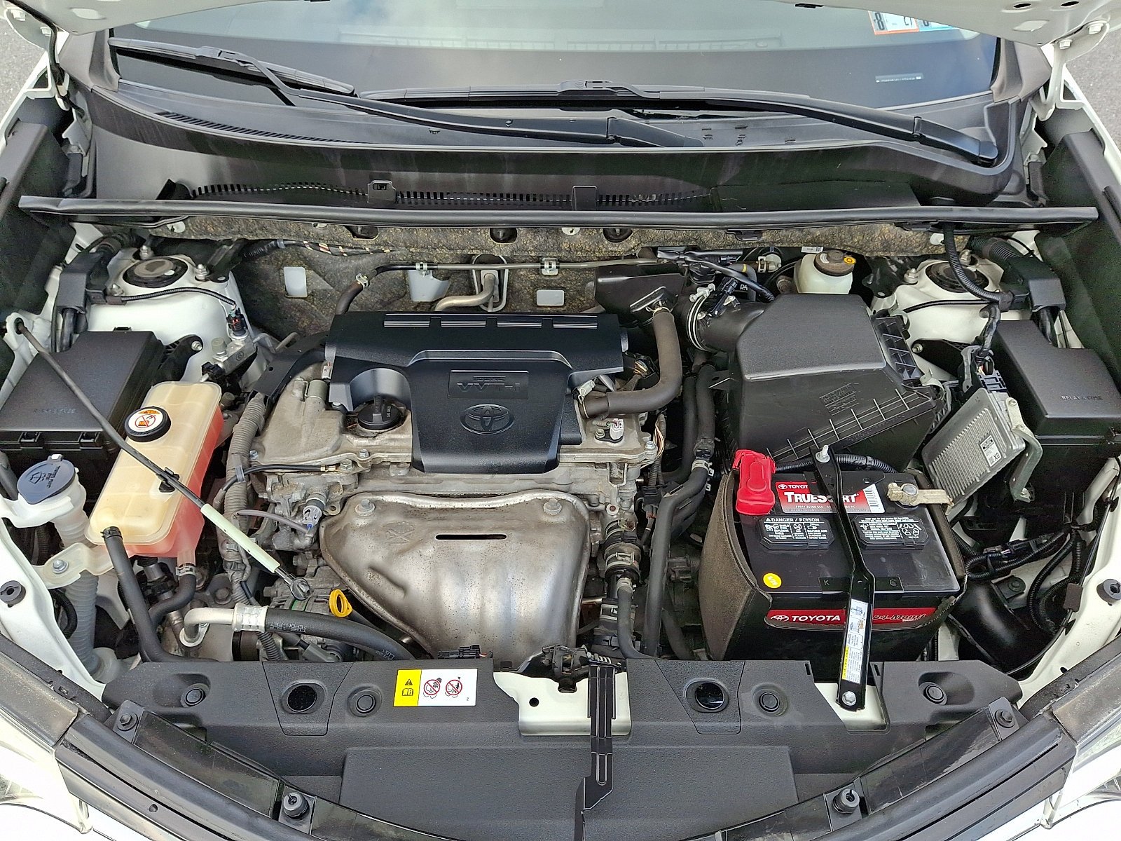 Used 2018 Super White Toyota XLE image 29
