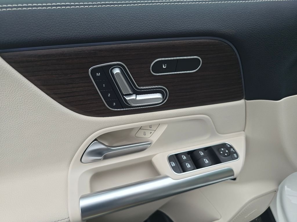 New 2026 Polar White Mercedes-Benz GLA 250 image 32