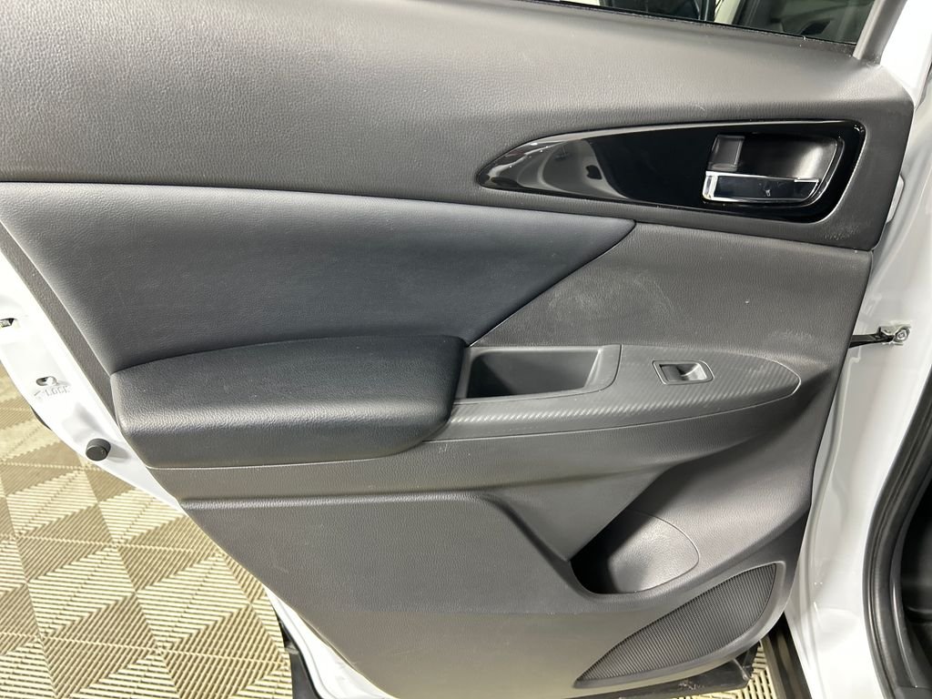 Used 2025 Silver Mitsubishi SE image 15