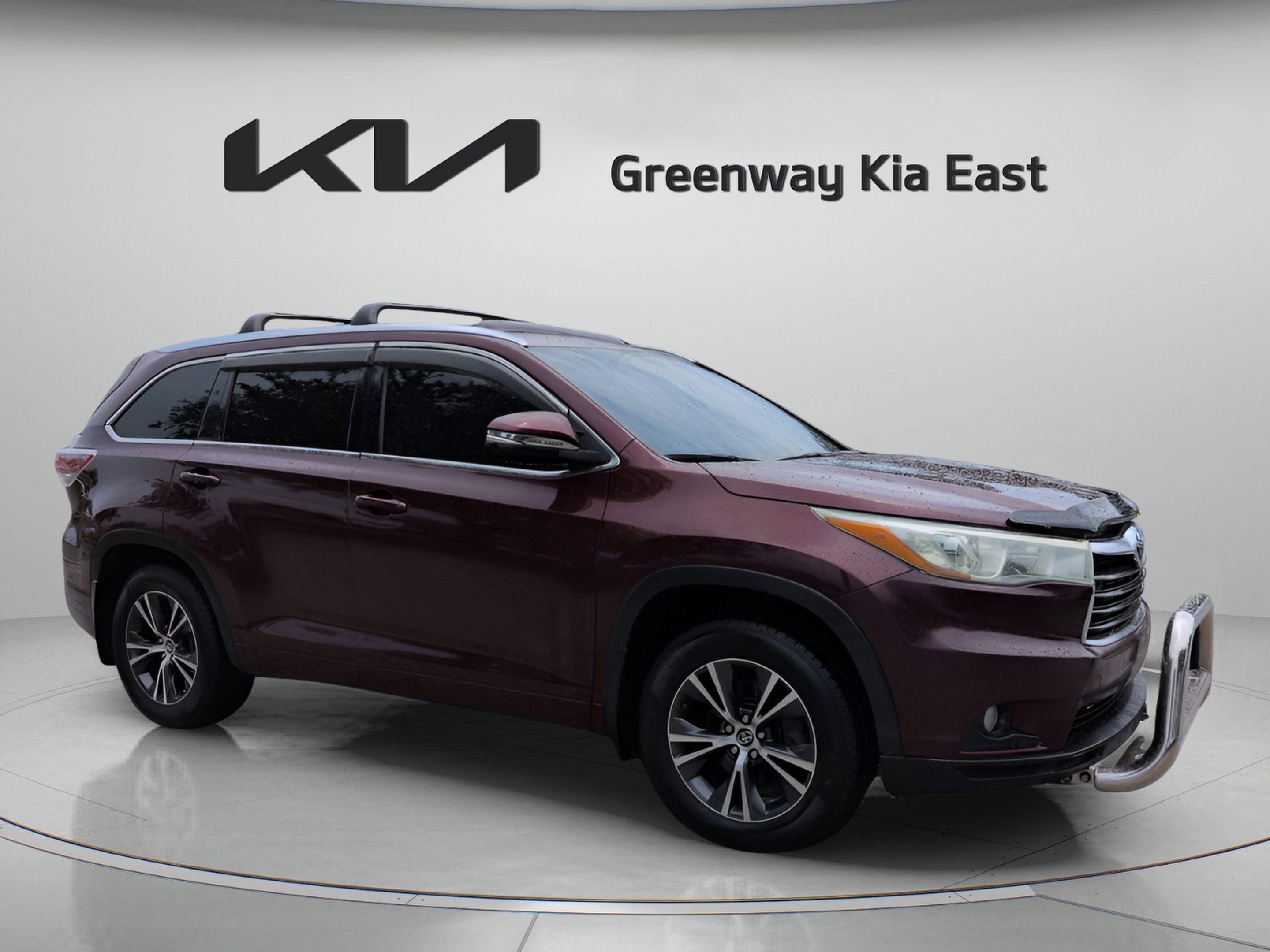 Used 2016 Ooh La La Rouge Mica Toyota XLE V6 image 3