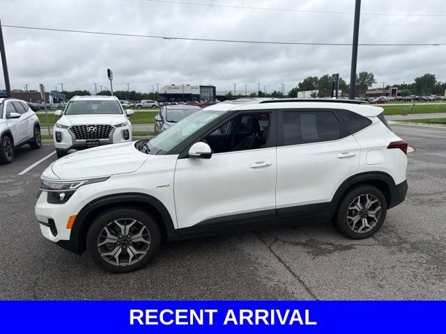 Used 2021 White Kia EX image 10