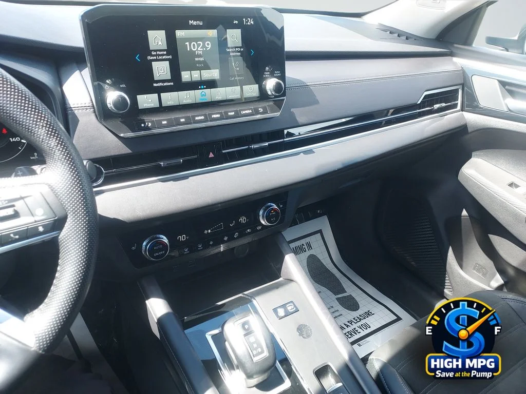 Used 2024 Silver Mitsubishi SE image 15