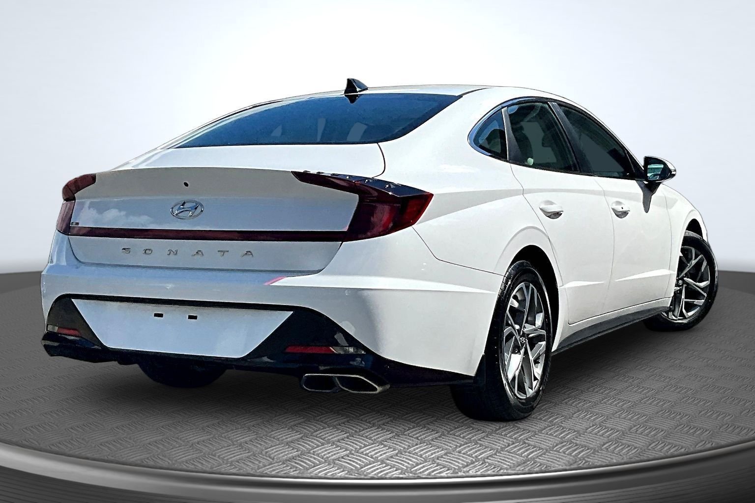 Used 2023 White Hyundai SEL image 6