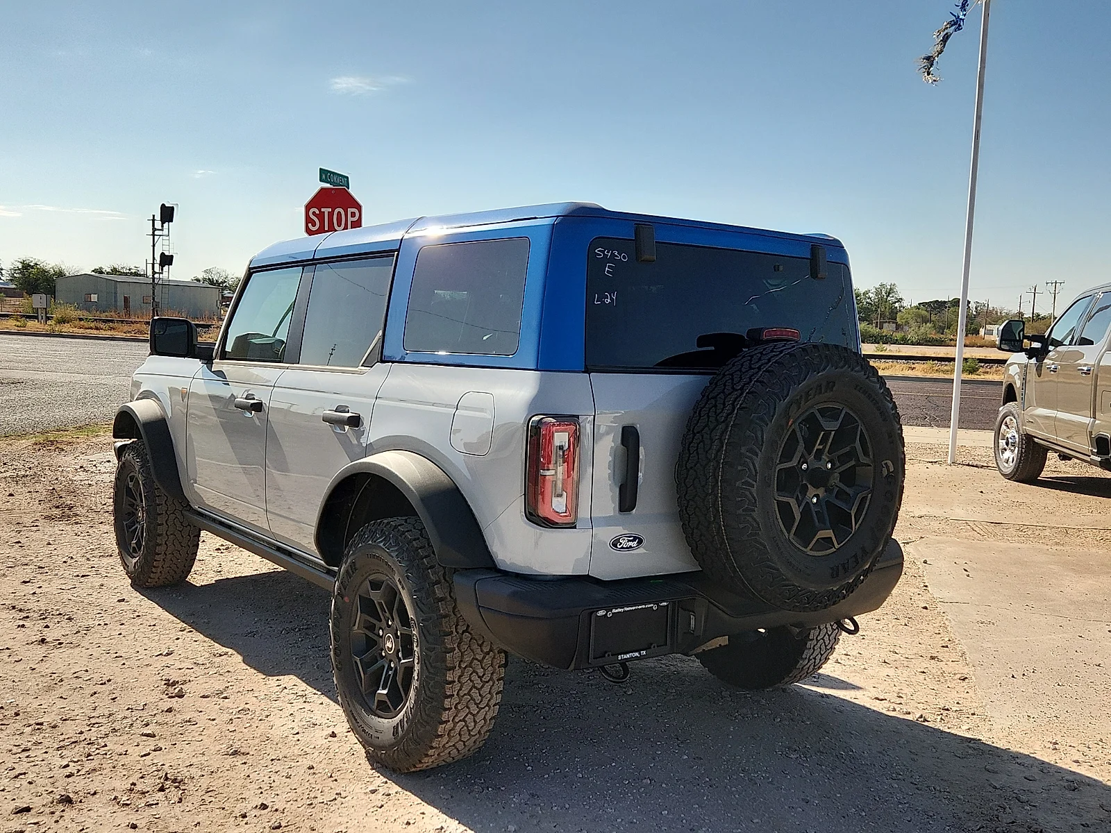 New 2026 Avalanche Gray Ford Badlands image 5