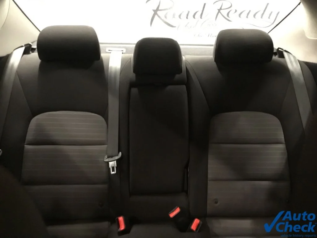 Used 2015 White Kia EX image 23