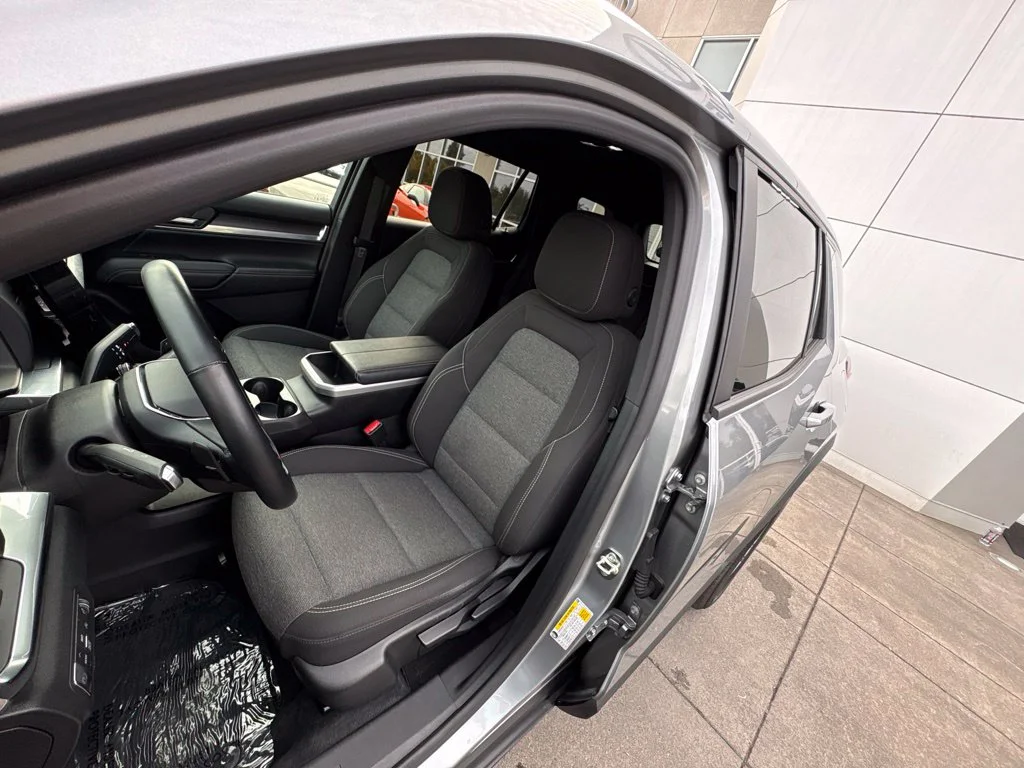 Used 2025 Silver GMC Elevation image 12
