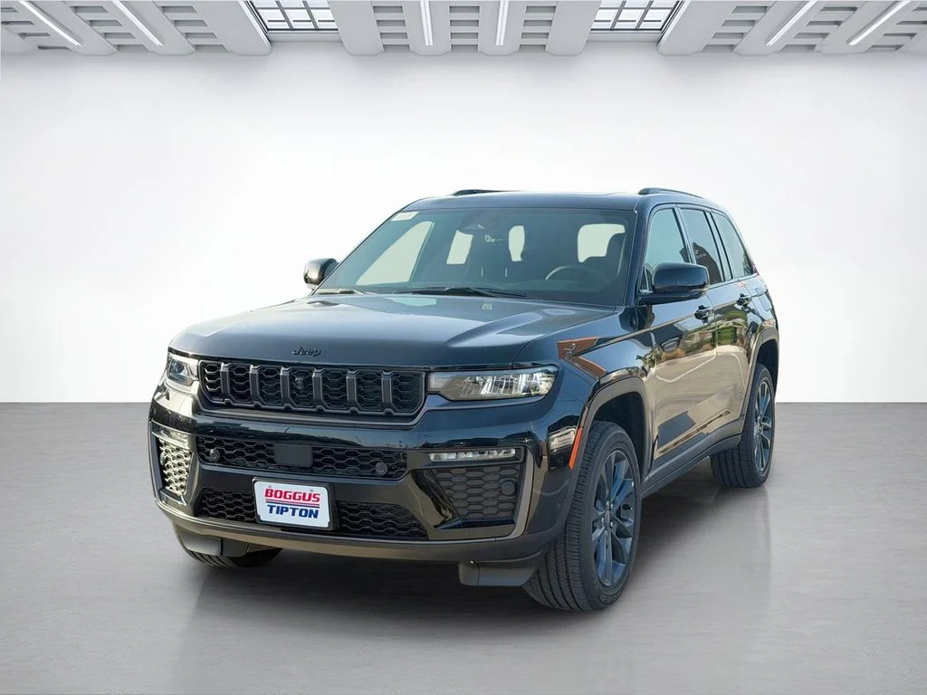 New 2026 Diamond Black Crystal Pearl-Coat Exterior Paint Jeep  image 6
