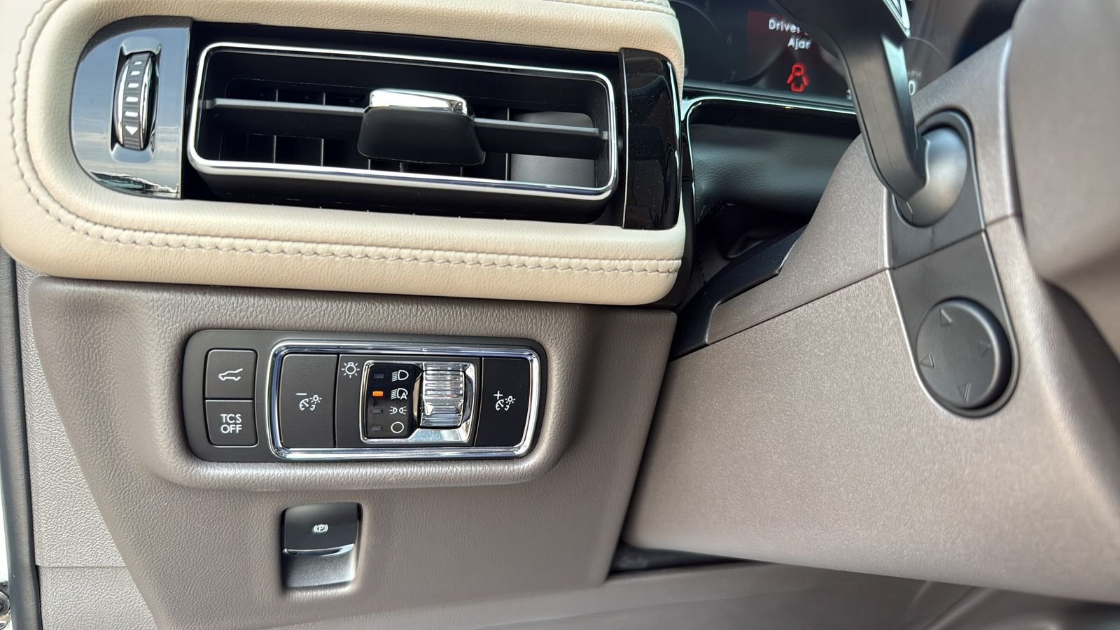 Used 2023 White Lincoln Standard image 17
